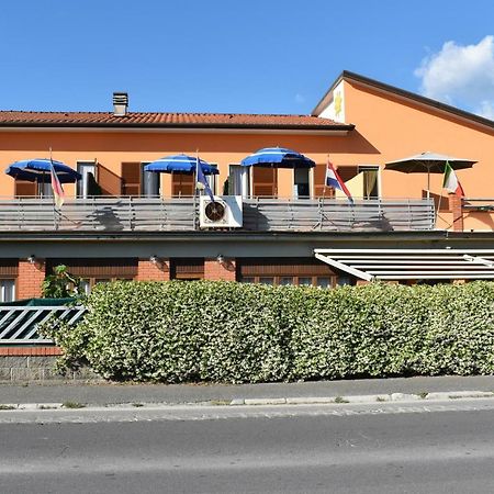 Hotel Sole Marina di Massa Exterior photo